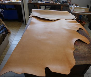 Cuir Véritable Tannage Végétal - Pièce Découpée 24x34cm Marron Foncé Pour Création Artisanale