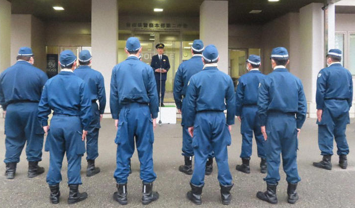 警察による熊の駆除スタート