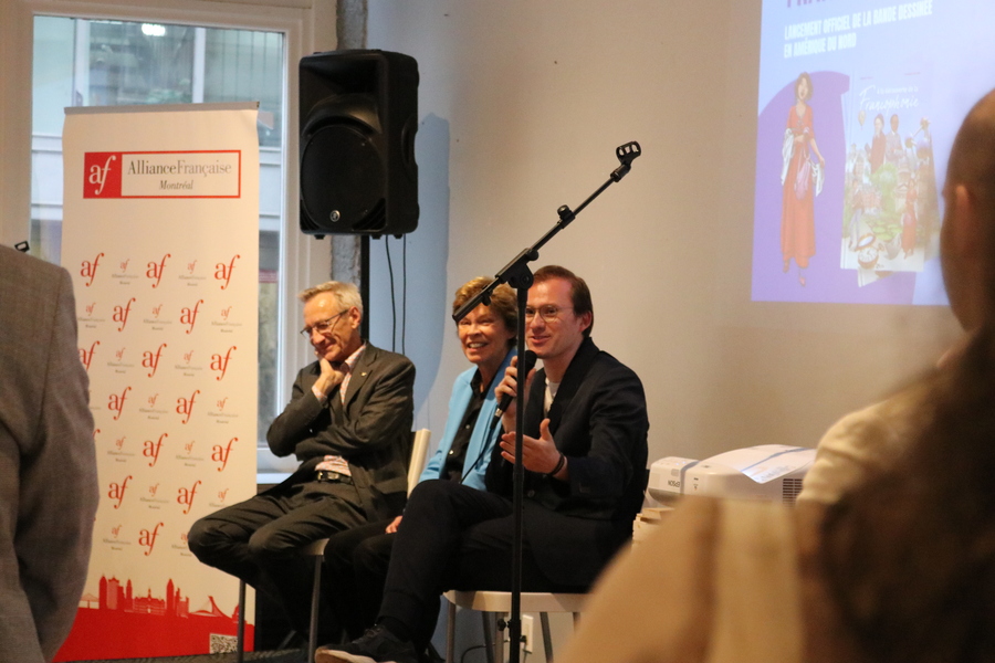 De gauche à droite : Clément Duhaime, haut fonctionnaire canadien, Louise Beaudoin, figure emblématique du Québec qui a été députée et ministre de la Culture et des Relations internationales et Benjamin Boutin, scénariste de la bande dessinée.