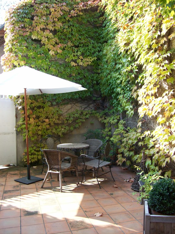La cour de la Maison d'Hôtes la Rêverie à Lombez