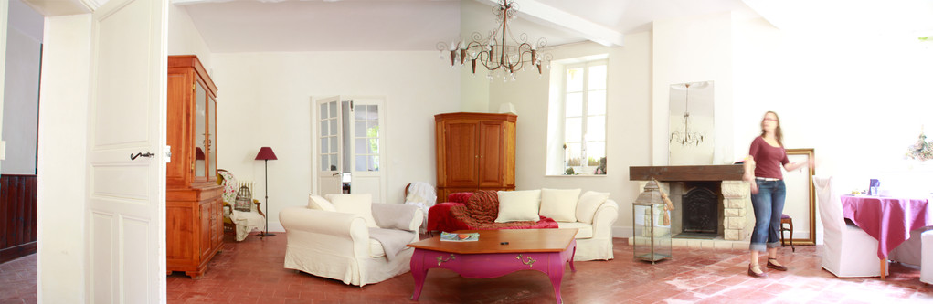 Vue panoramique du salon de la Maison d'Hôtes la Rêverie à Lombez