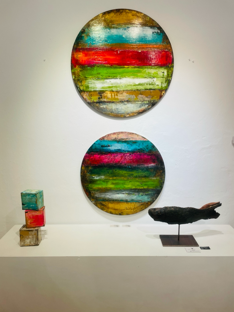 Ausblick : 80 cm und 70 cm ( Verfügbar)  toll für eine grafische außergewöhnliche Wandgestaltung! Bronze von K.Otten.
