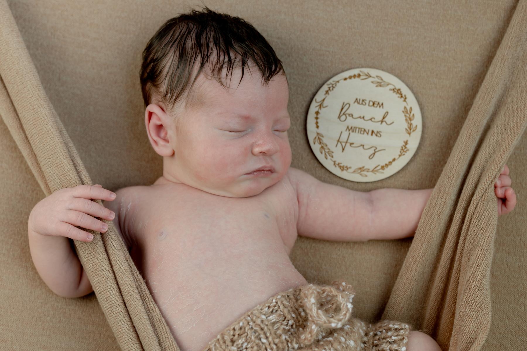 Baby Fotosession Schneverdingen|Babybilder zuhause Tostedt|Neugeborenfotos Sittensen|Session mit Baby Newborn Rotenburg Wümme|Babyfotografie Soltau|Babyphotos