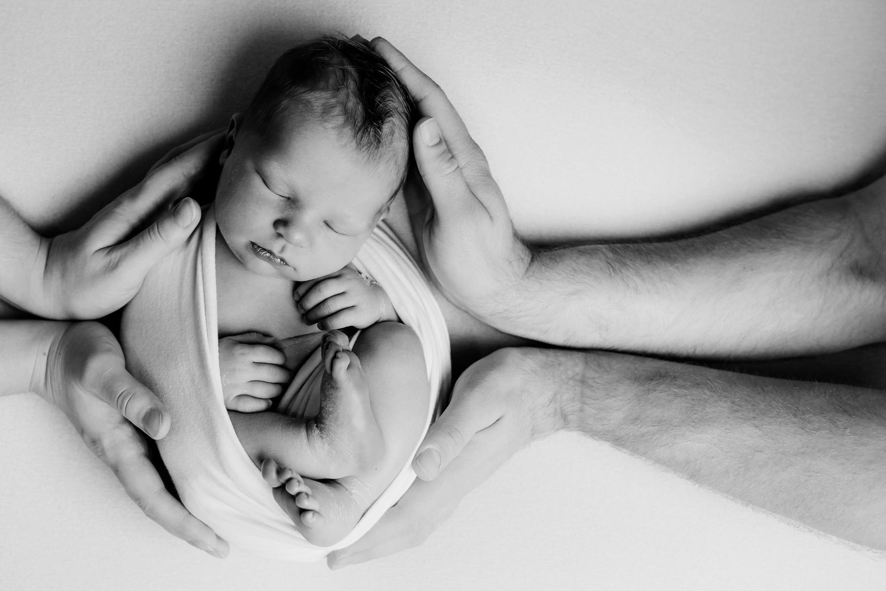 Neugeborenen Fotos - ein paar Tipps für ein stressfreies Baby Foto Shooting bei dir zuhause | Babysession Schneverdingen | Babyshooting Sittensen | Babybilder