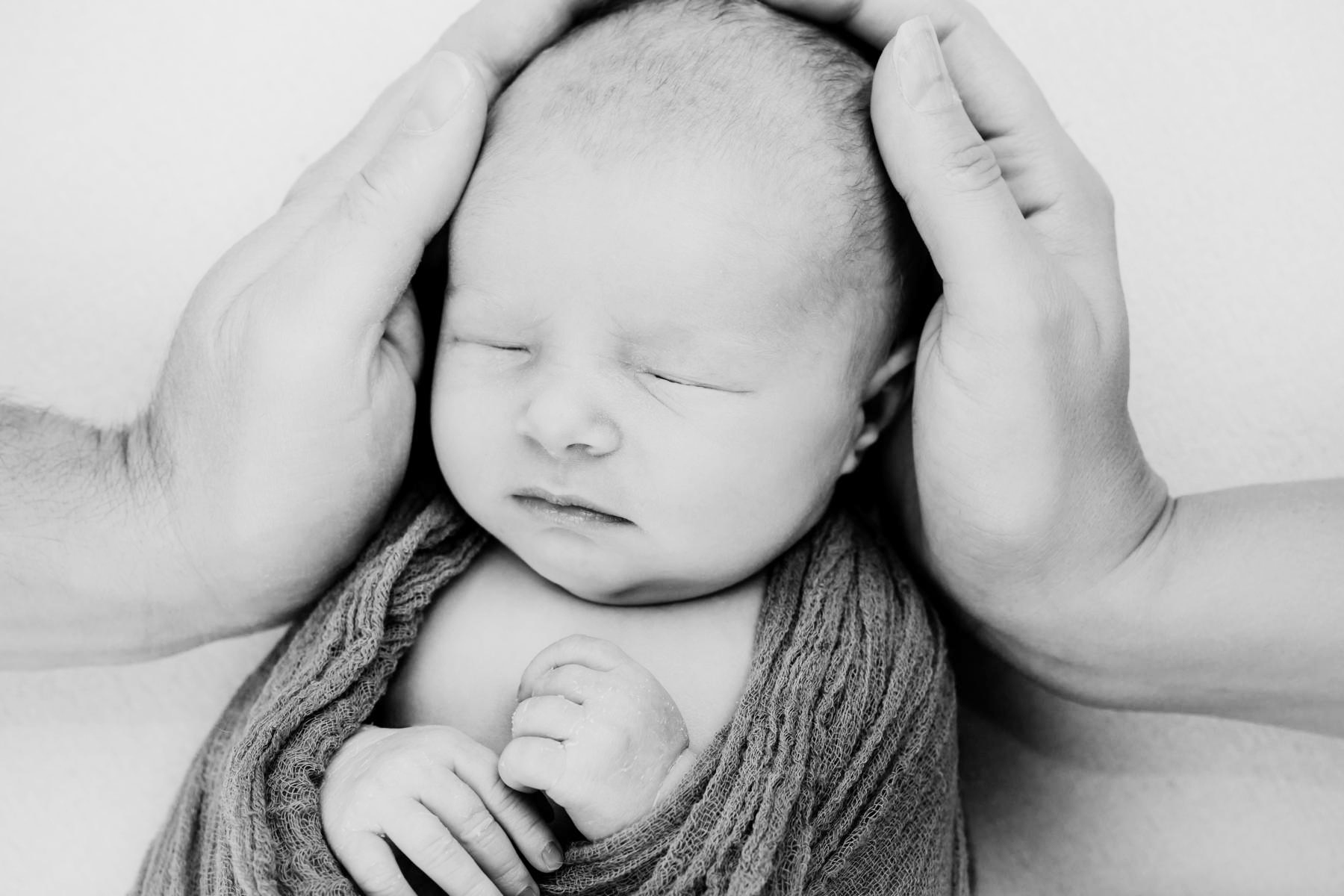 Neugeborenenfotografie Rotenburg Wümme | Babyfotografie Schneverdingen | Baby Newborn Fotos Buchholz in der Nordheide | Babyfotos von zu Hause Brockel | Newborn