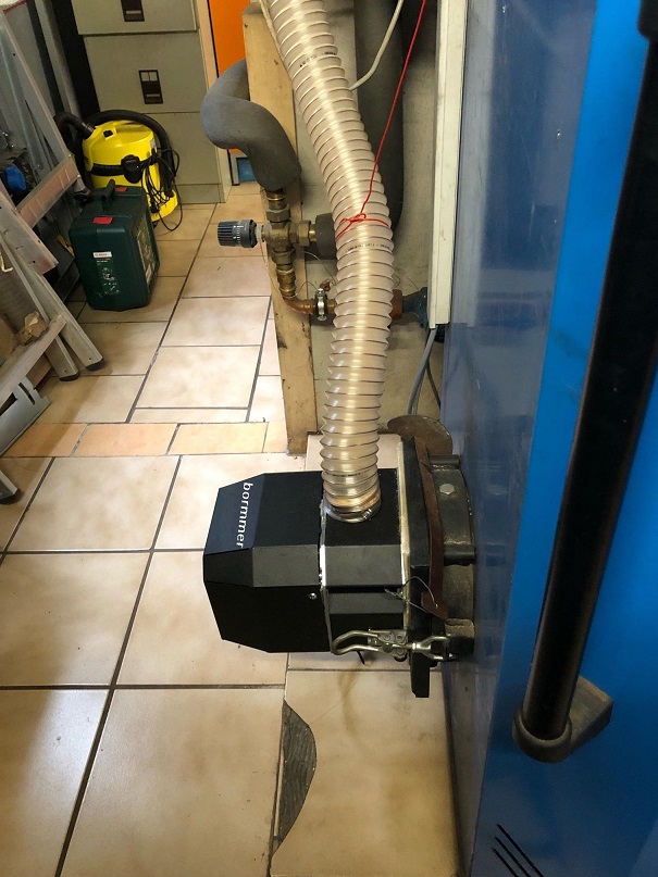 Buderus mit Eigebaute Bormmer Selbstreinigender Pelletbrenner