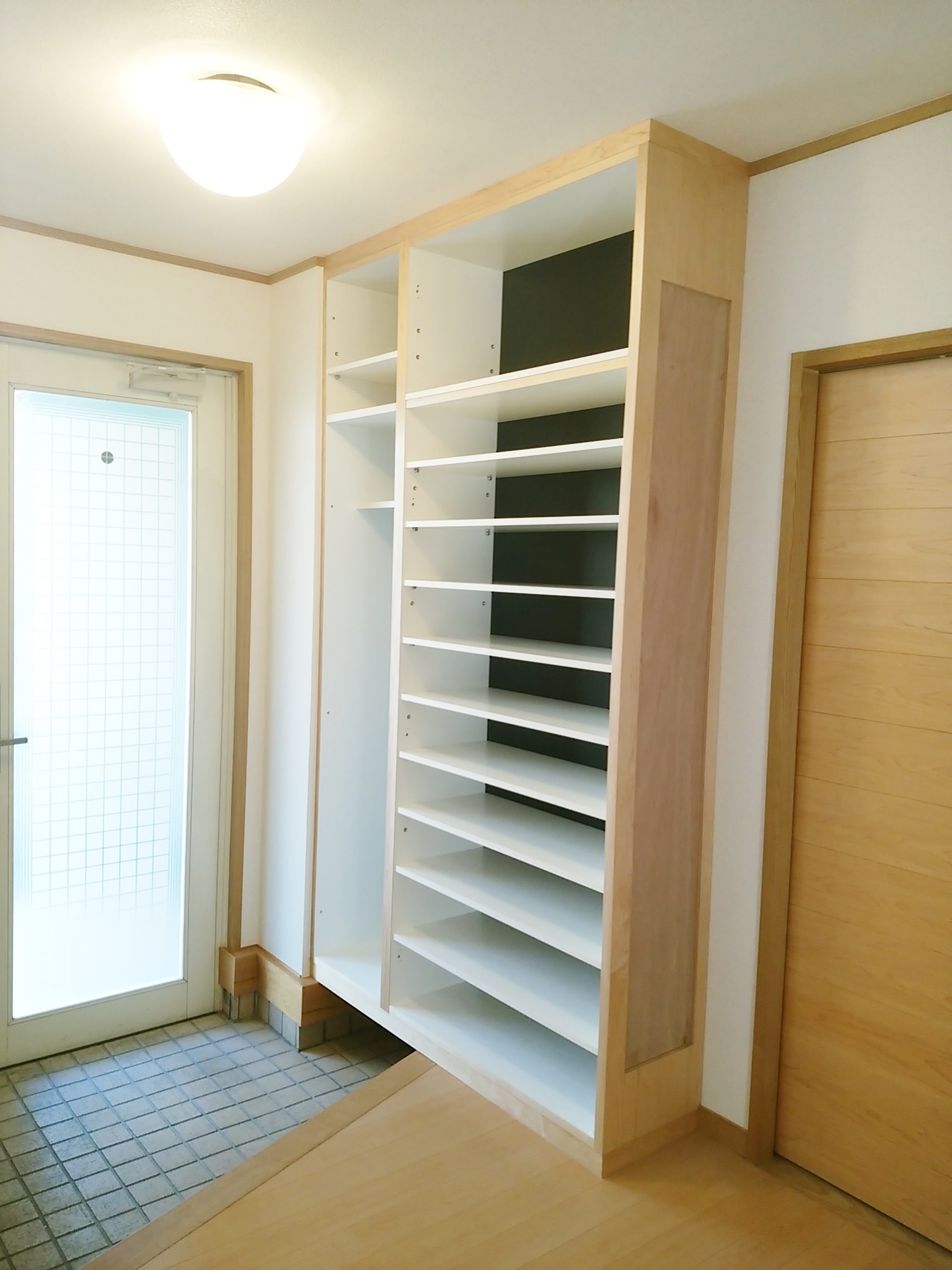 造り付け家具 玄関収納 作りました。 福岡建具工業 金沢 ドア、引戸、建具のことなら