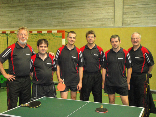 Meister der Kreisliga und direkter Wiederaufsteiger in den Bezirk TV Geseke II: Uli Schulz, Nicki Dresbur, Peter Schmitz, Werner Simmich, Claus Steinmann, Wofgang Schmidt