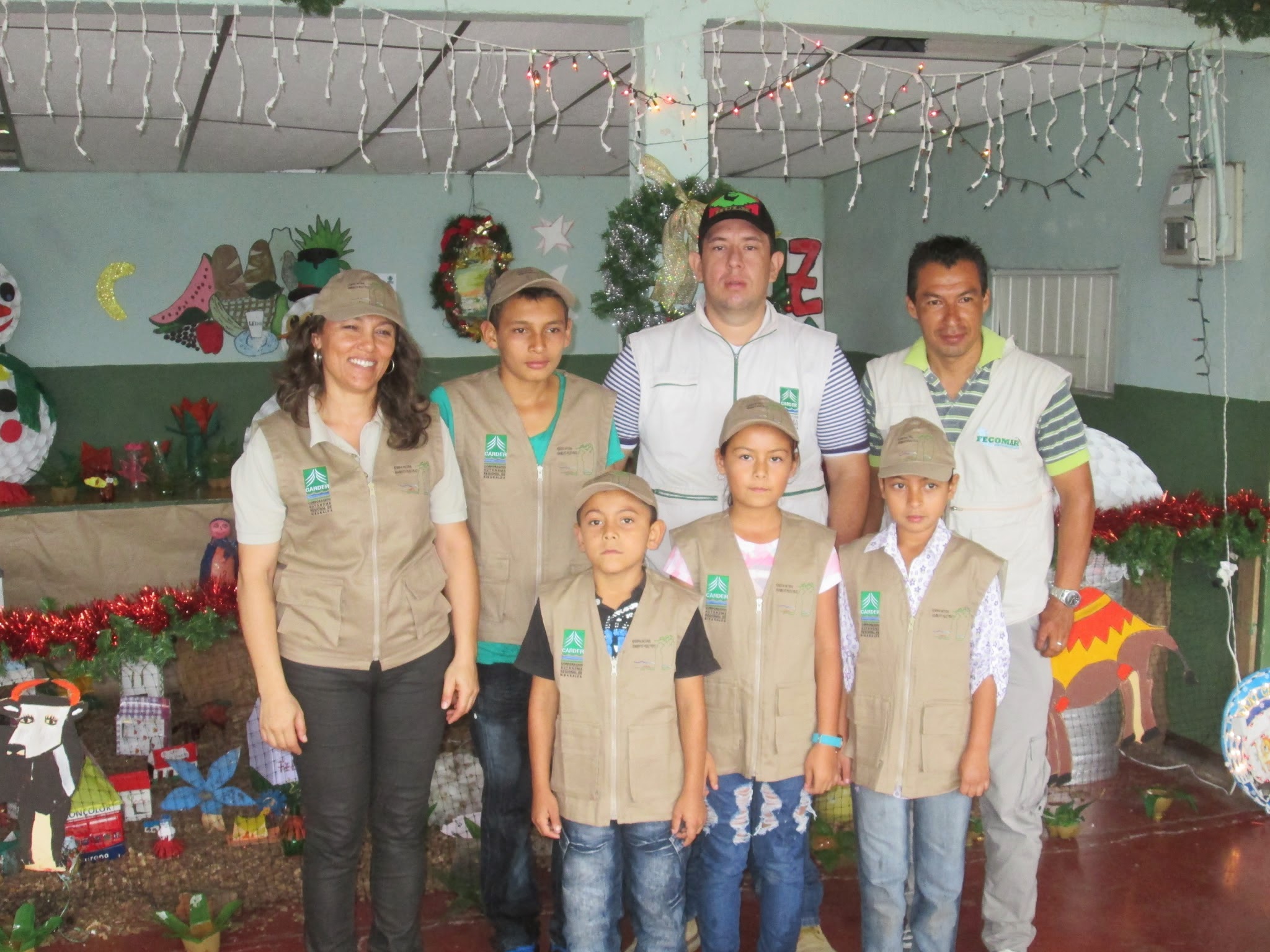 17/12/2014. Proyecto apoyado por la CARDER para la dotación de chalecos y cachuchas  del grupo ambiental de la escuela y la Reserva.