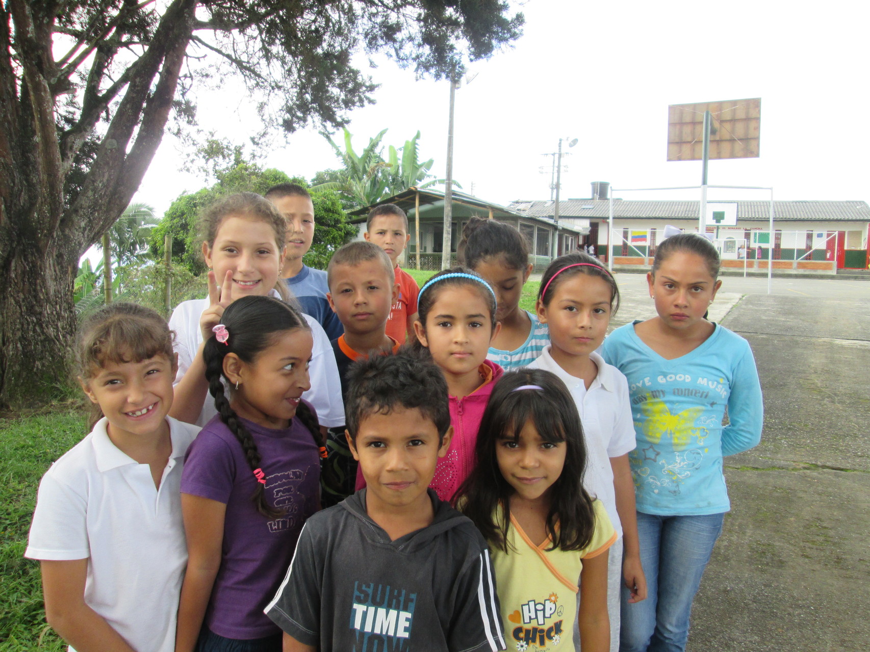 5/06/2014. Grupo de niños participantes en la siembra.