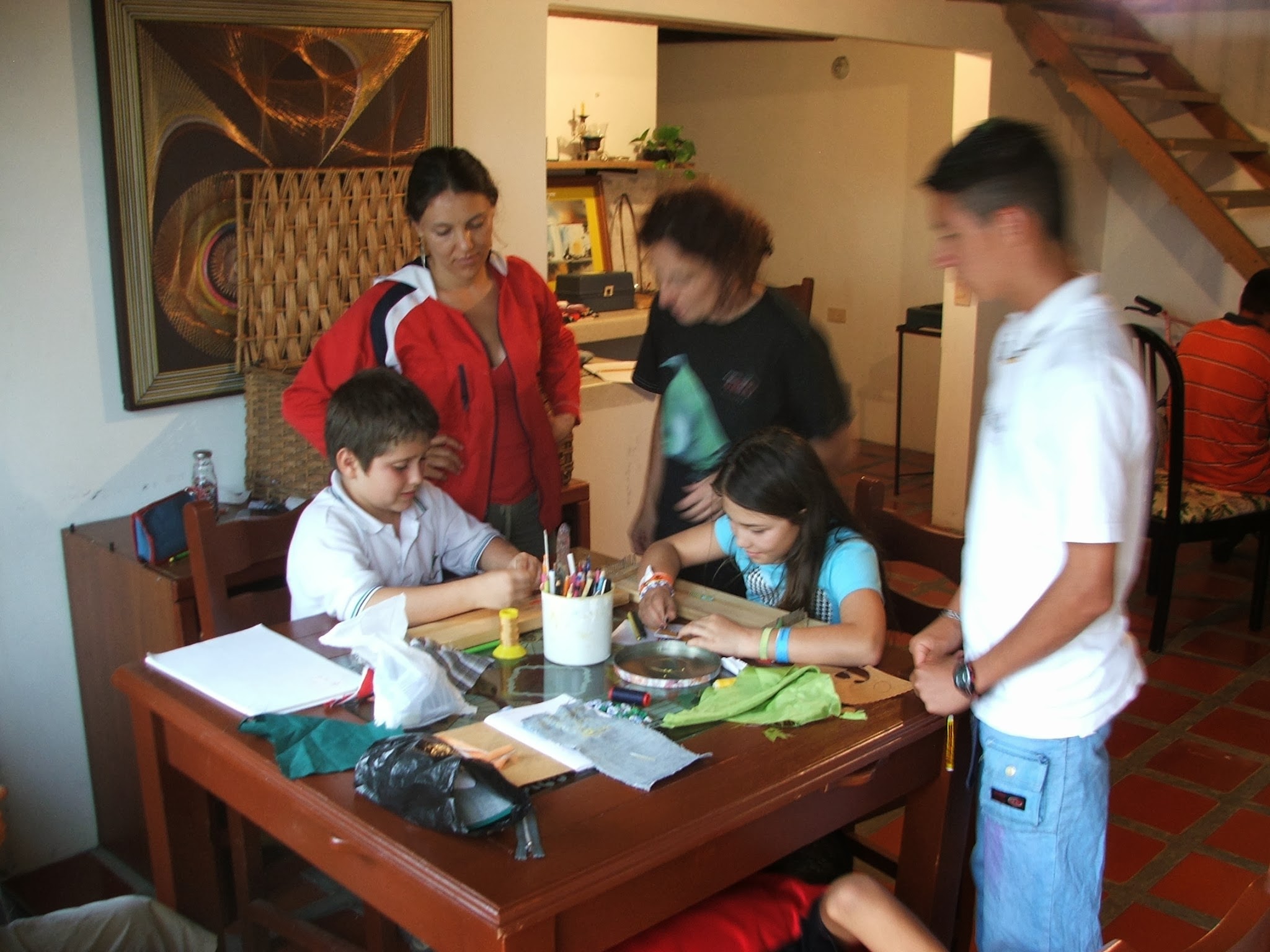 04/2010.  Participando en los talleres de artesanías dados a la comunidad.