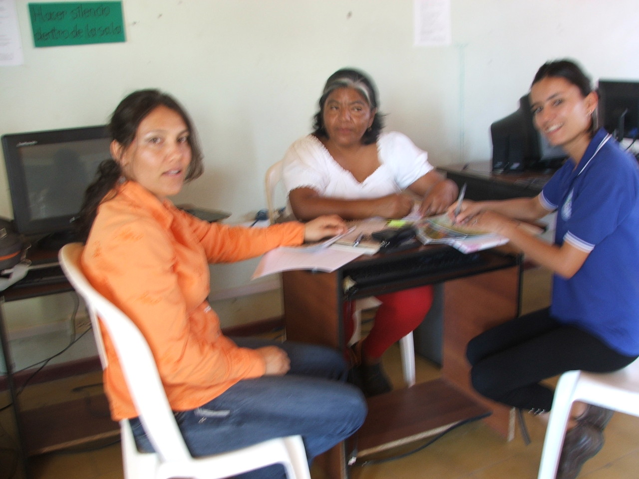  4/06/13. Reunión con las profesoras de la escuela el Rosario. Concertando las actividades  del PRAES.  