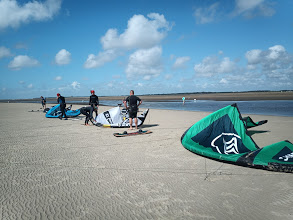 Kiteaufbau und -erklärung am Nordseestrand