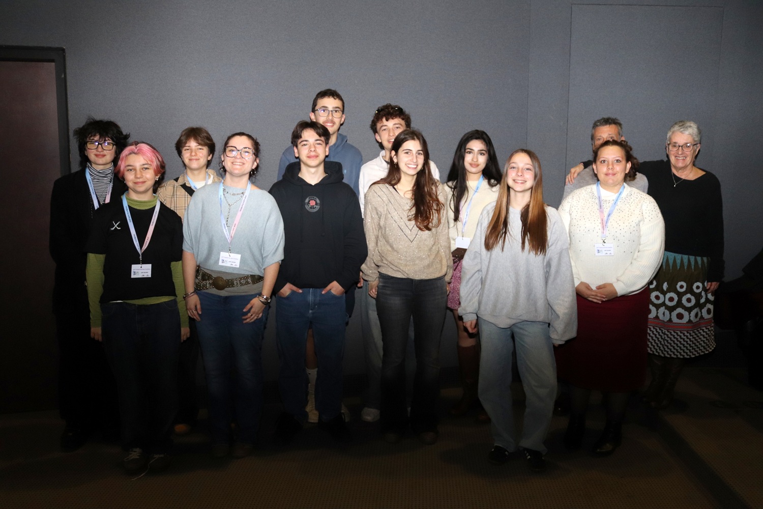 Le Jury Jeunes 2026 : Samuel, Zoé, Mathilde, Adeline, Théo, Valens, Pierre, Jeanne, Paloma, Mylie et, de Saint-Pierre de La Réunion, Anna, accompagnée par Stéphane Arsicaud, Président d'Ecran Jeunes.