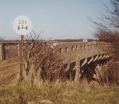 Die alte Bokseer Eisenbahnbrücke befand sich kurz vor dem ADAC-Platz.