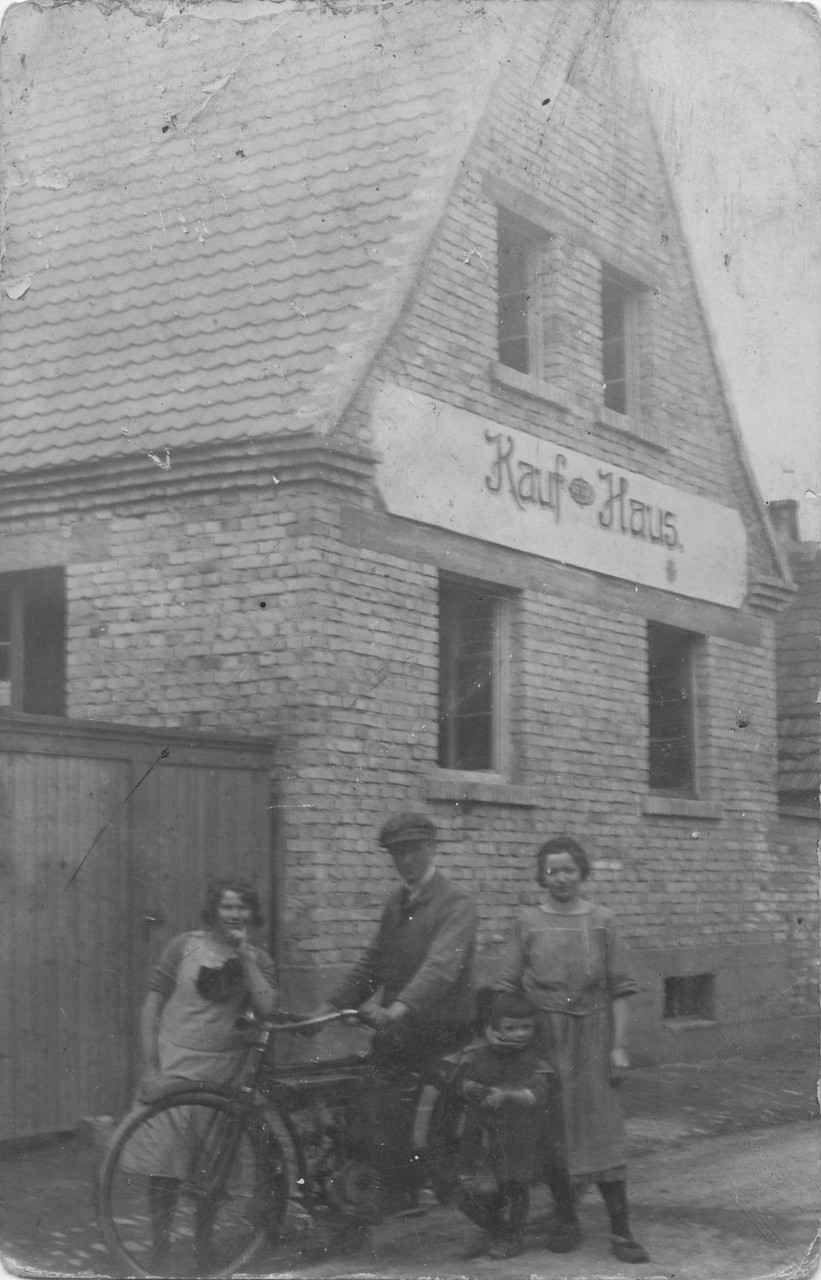 Früheres Kaufhaus Robert Hoffmann in Gommersheimerstraße, das von Bernhard Albrecht gebaut worden war