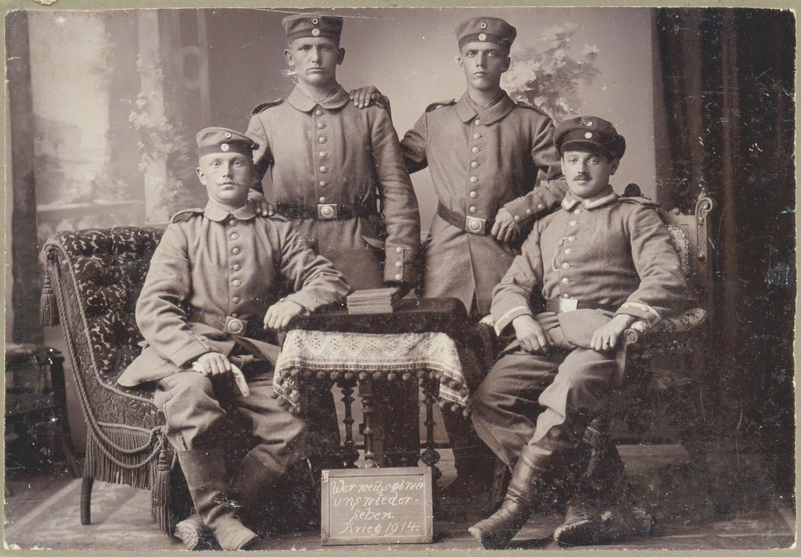 Erich Niederreuther mit Dienstgrad Major (rechts) und 3 unbekannten Kameraden
