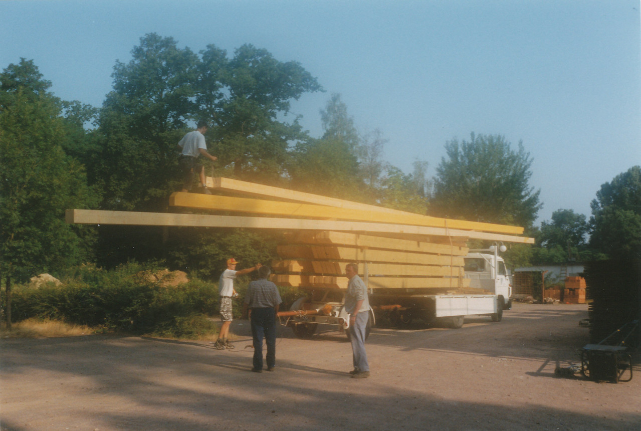 Aufschlagen des Daches des SVG-Sportheimes, Juli 1999