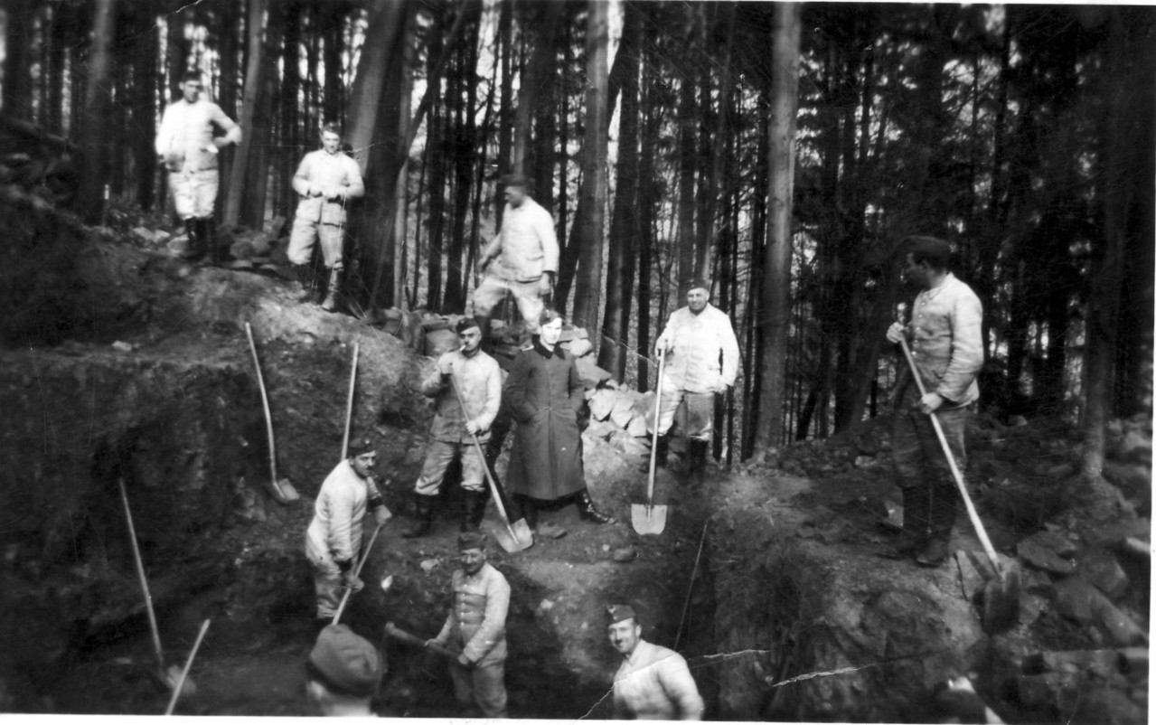 Soldaten aus Geinsheim beim Schanzen, 1940