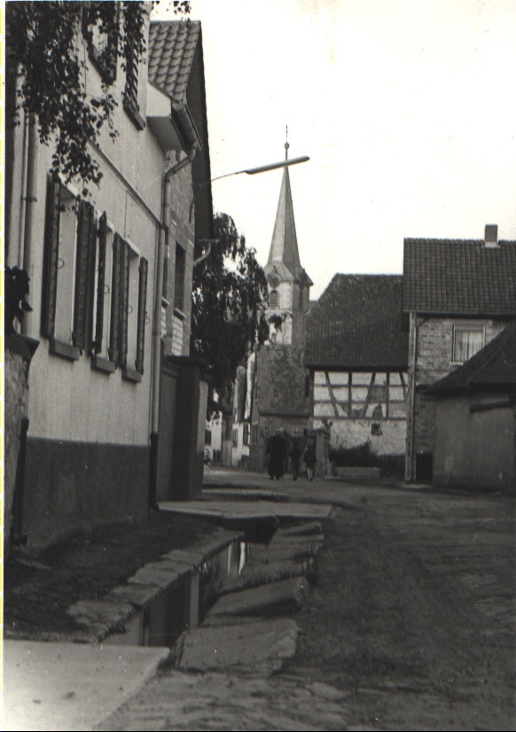 Bahnhofstraße mit Dorfbach, heute Geitherstraße