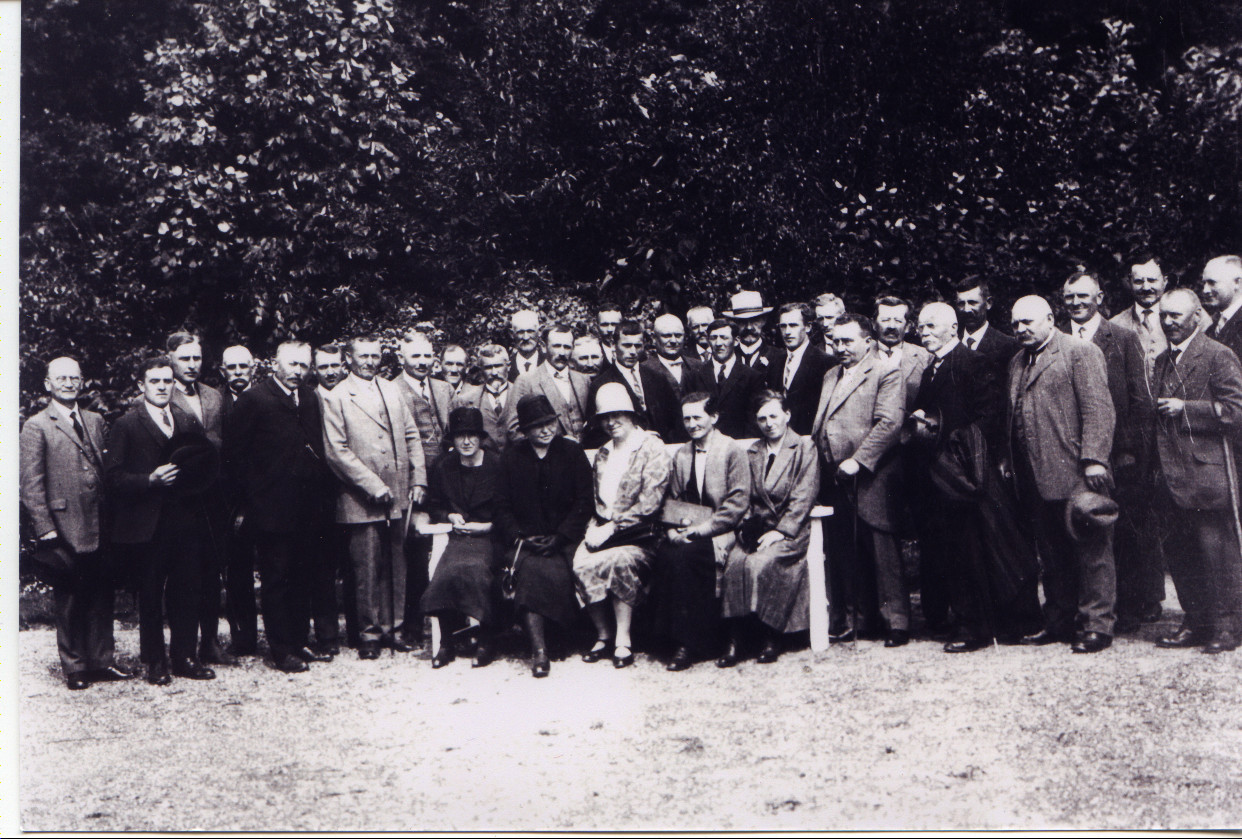 Bauernverein u.a. mit v.l. Lehrer Werner, Michael Wächtler, Franz Kästel, Johann Bender, ...Karl Mohr, Hans Bender, Thomas Engler, Steffelbecker,Jakob Hoffmann, Otto Magin, Arthur Tirolf, Lehrer Berg, Thomas Zillig, Anton Heilweg 