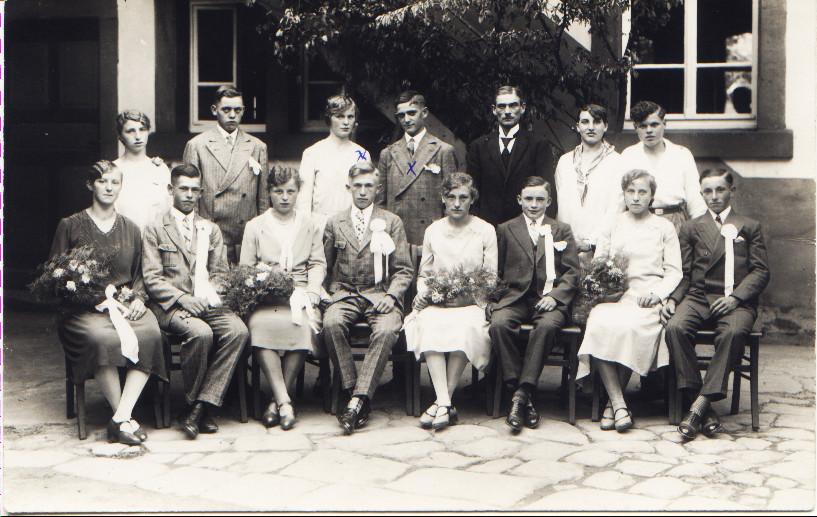 Tanzkränzel Jahrgang 1913 mit Tanzlehrer Karl Eichberger (Kasper Karl), u.a. Willi Adam und Pauline Seithel, 