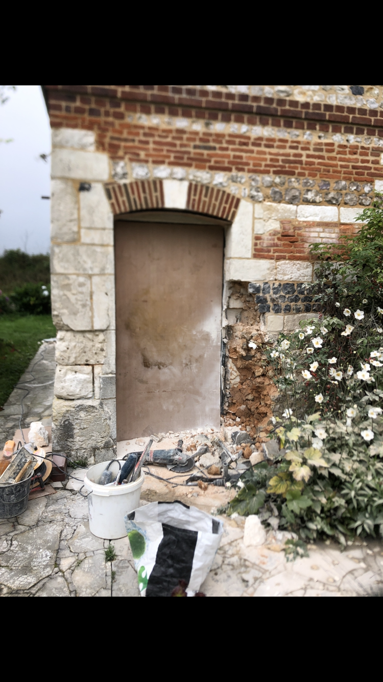 façade en brique et pierre AVANT restauration