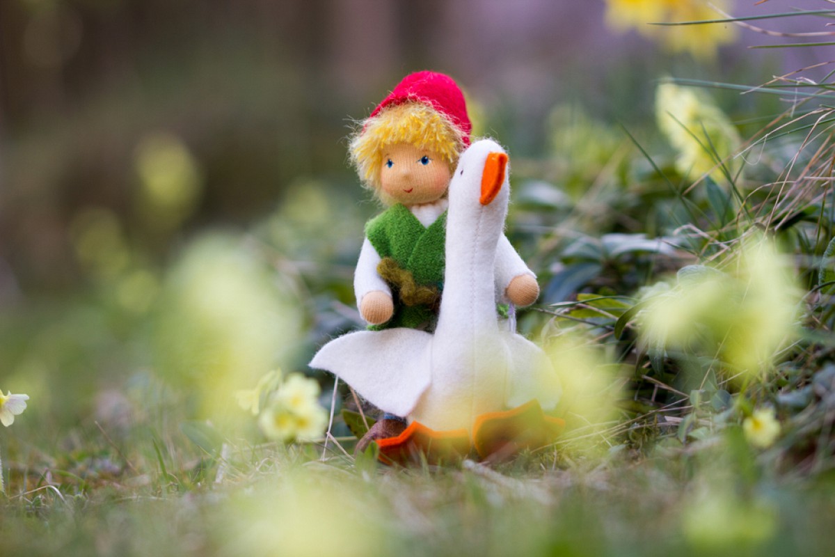 Mini-Figürchen mit roter Mütze – handgefertigt am Ammersee