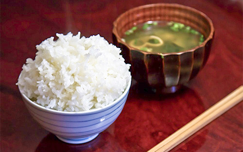 【画像】ご飯と味噌汁