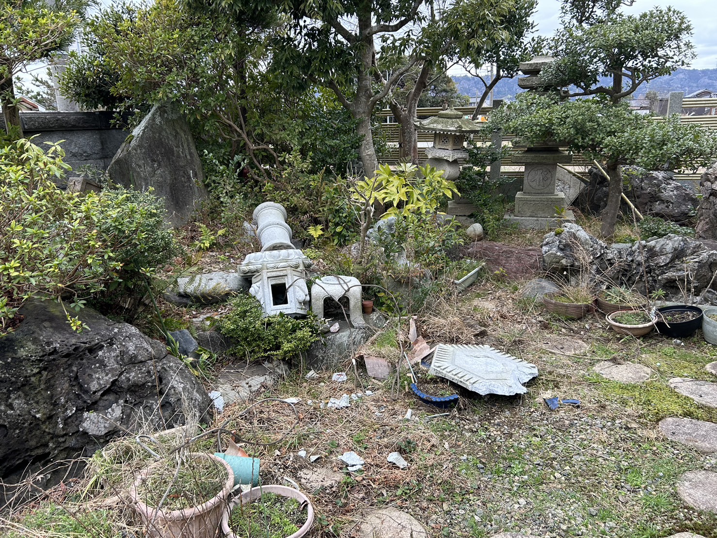 灯籠の撤去作業：七尾市＆羽咋市　地震による灯籠の倒壊