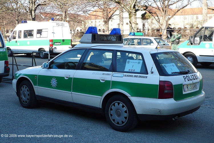 auffällig die Antenne am hinteren Holm
