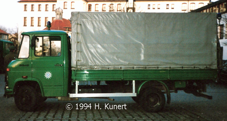 Mit Steckblaulicht Hinten.