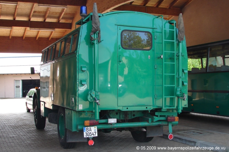 mit 2 Funkmasten der Firma Magirus Deutz