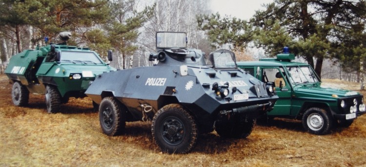 SW 4 und Vorgänger mit Mercedes Geländewagen als Führungsfahrzeug. Foto Privatarchiv.