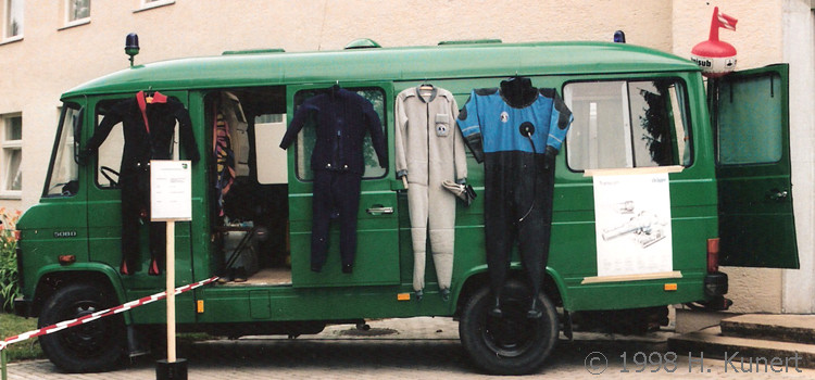 Mitgeführte Taucherausrüstung, gezeigt bei eim Tag der offenen Tür.