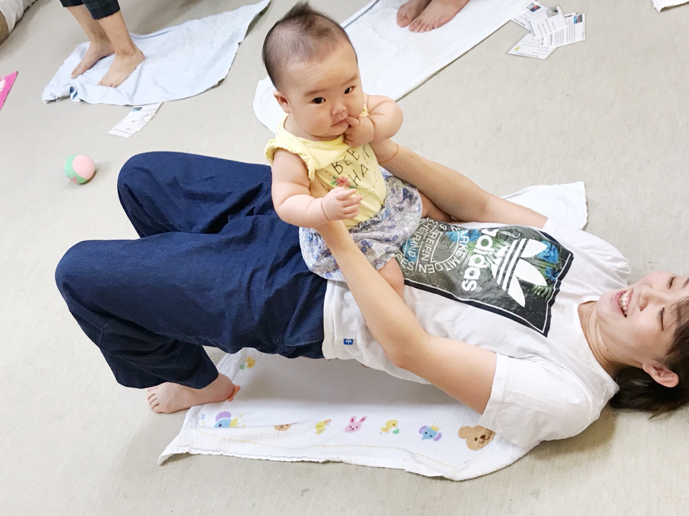 英語でベビー ママヨガとは Agasa Yoga ページ