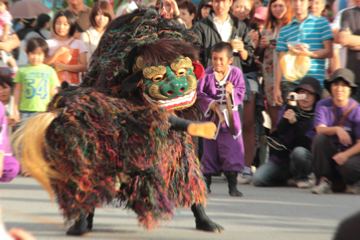 沖縄写真　獅子舞