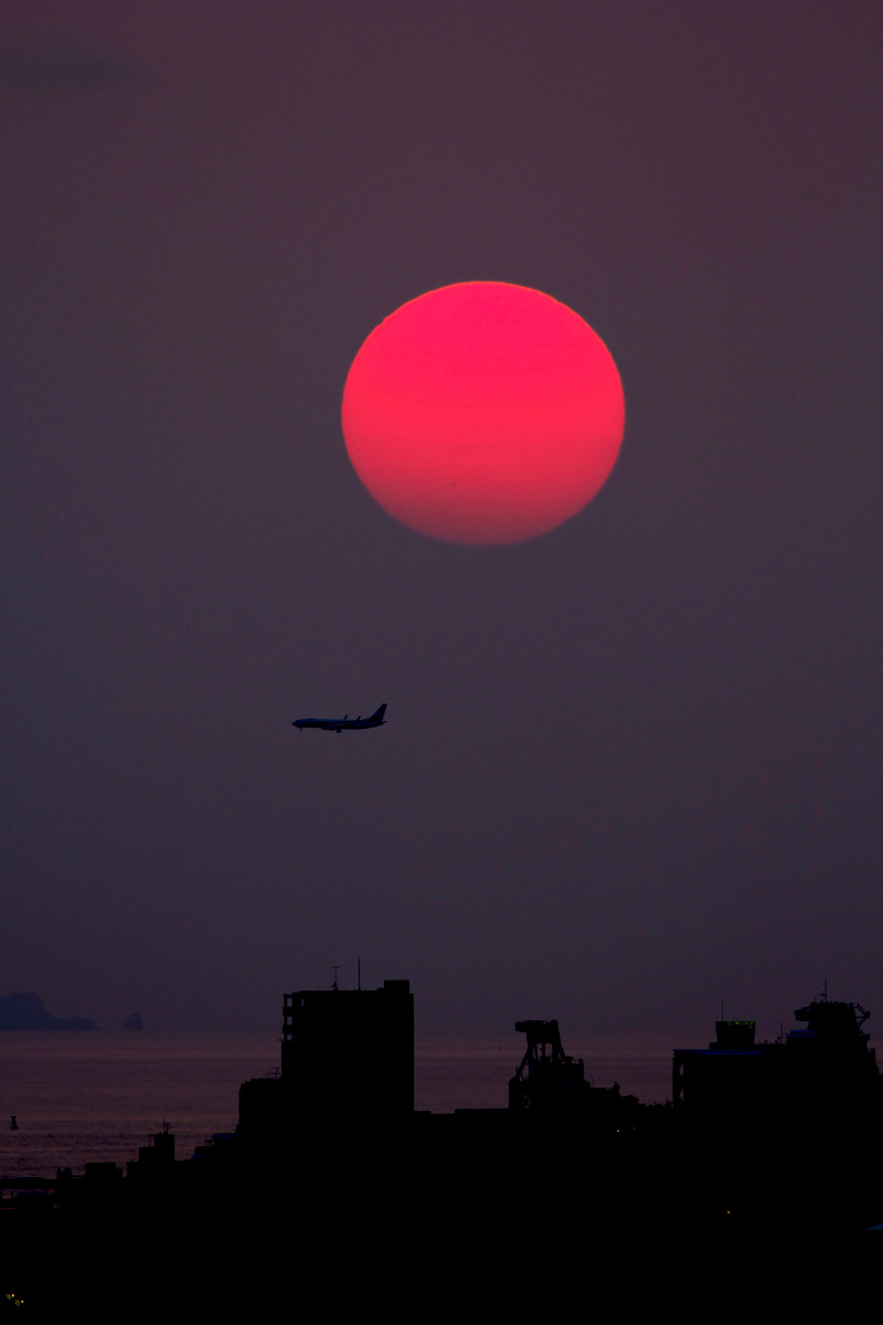 沖縄写真　真っ赤な太陽