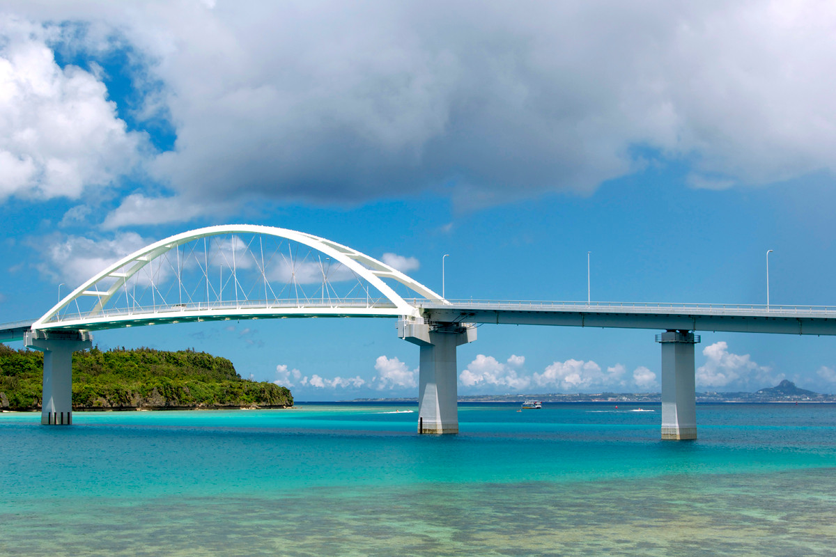 沖縄写真　本島本部町　瀬底大橋