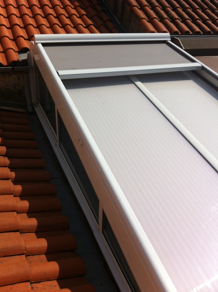 remplacement des plaques de polycarbonate et pose d'un store de protection à la chaleur
