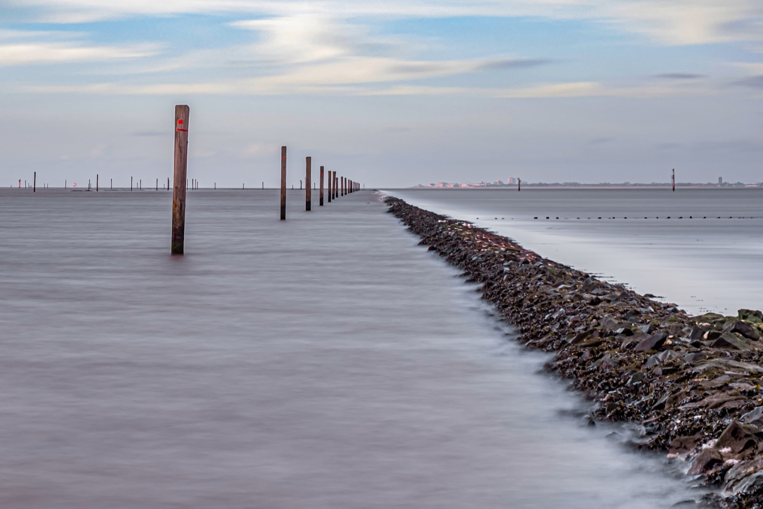 Hafenausfahrt Norddeich - Leserfoto des Monats im Ostfriesland-Magazin 04/2026