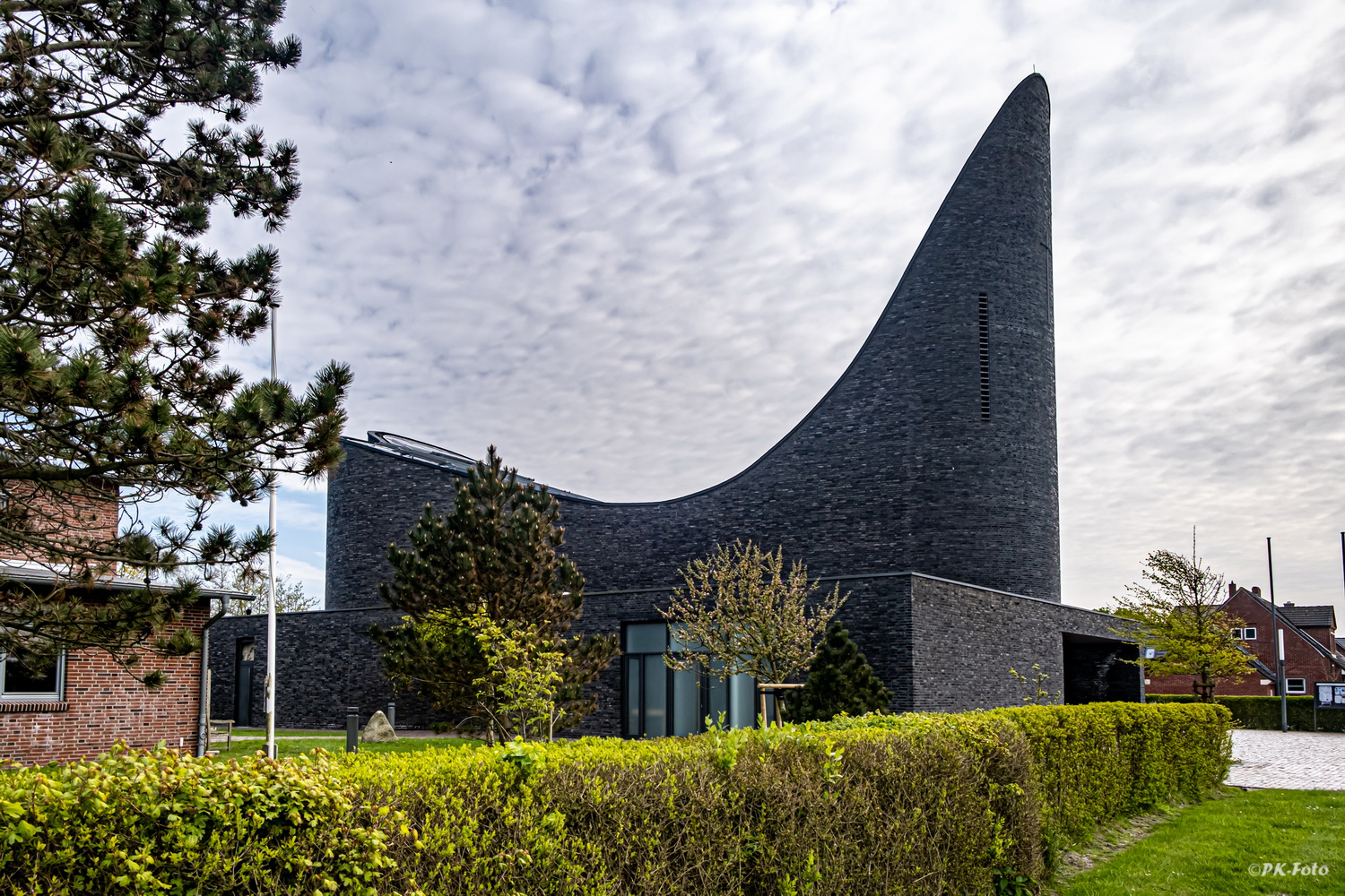 Kath. Kirche St. Marien in Schillig von 2012, gehört zur St. Benedikt-Gemeinde Jever