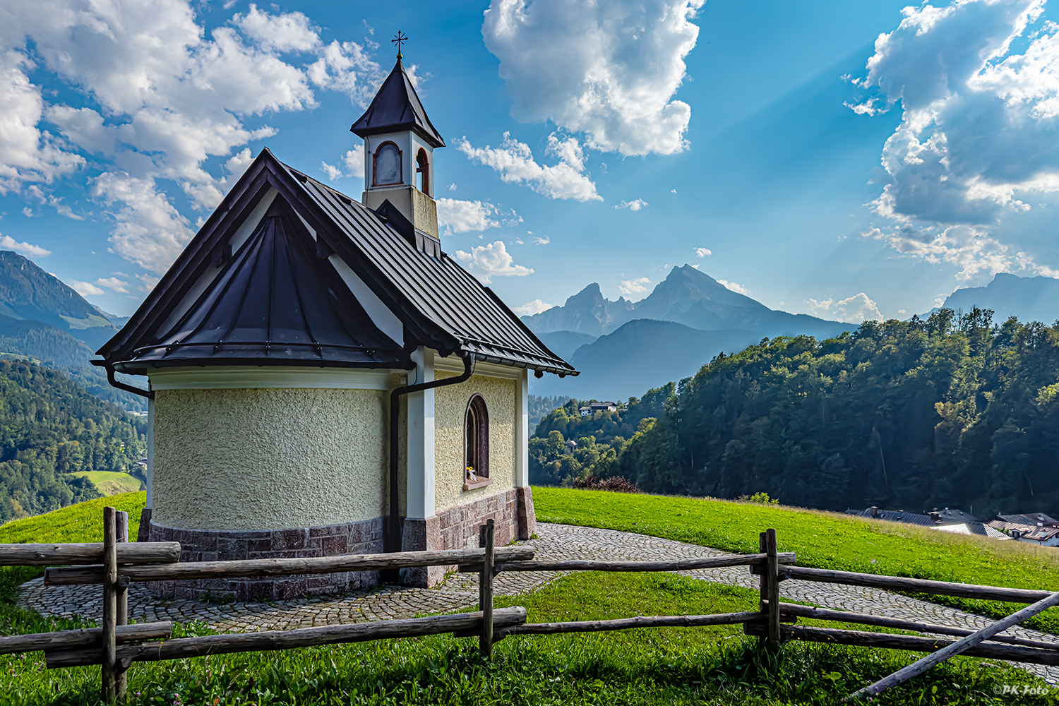 Kirchleit`n Kapelle Maria Gern in Berchtesgaden mit Watzmann im Hintergrund