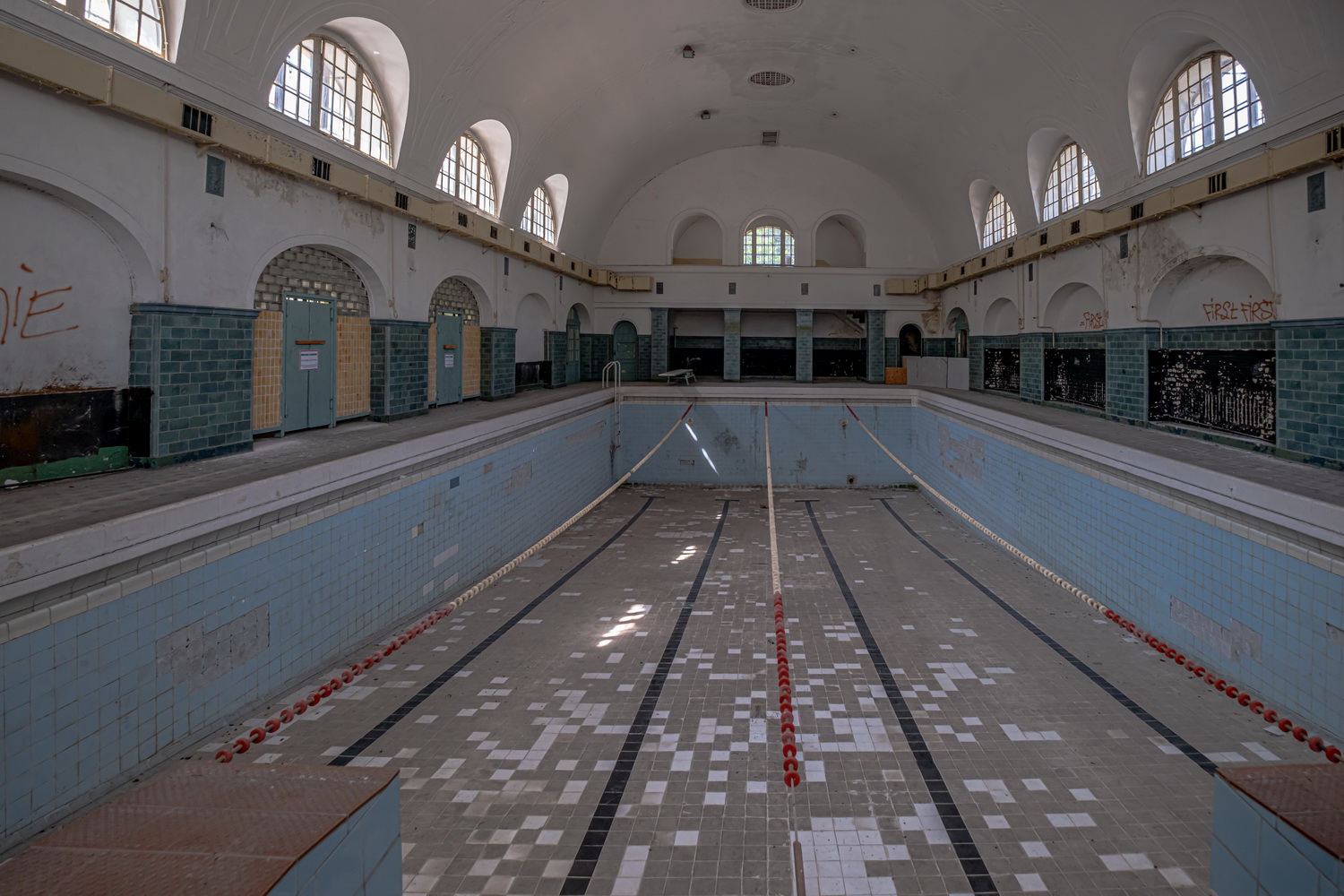 Die verbotene Stadt - Hallenbad