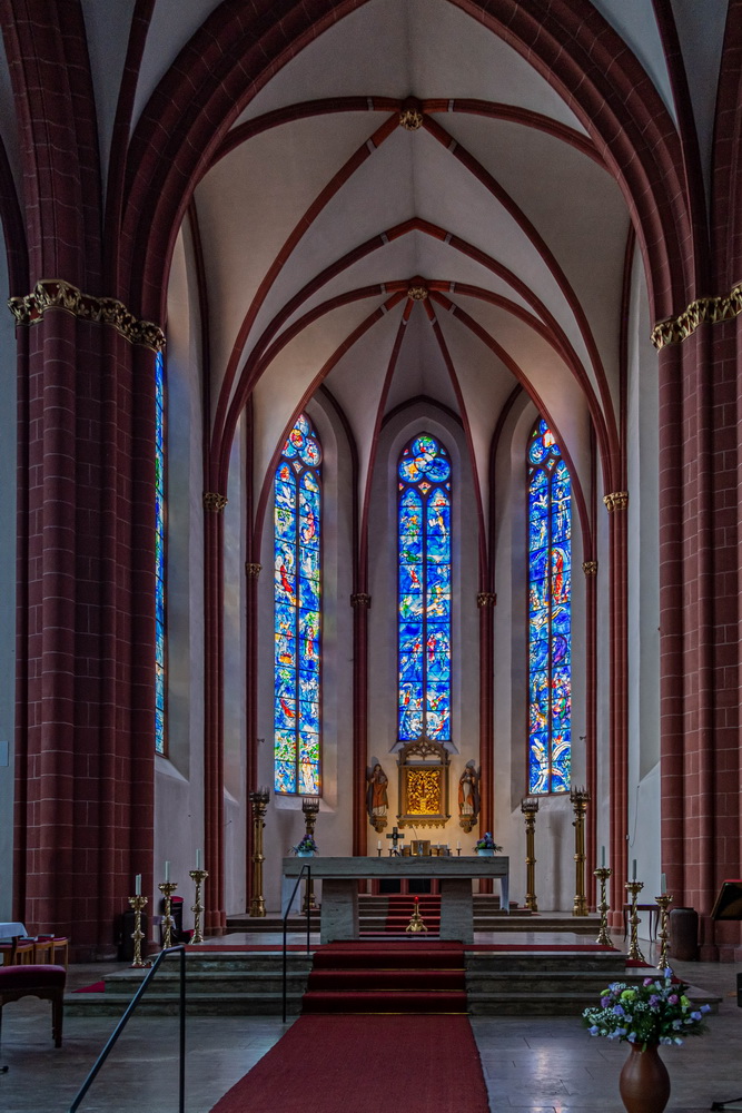 St. Stephan in Mainz von 1267-1340. Seit 1978 mit 9 Fenstern von Marc Chagall ausgestattet