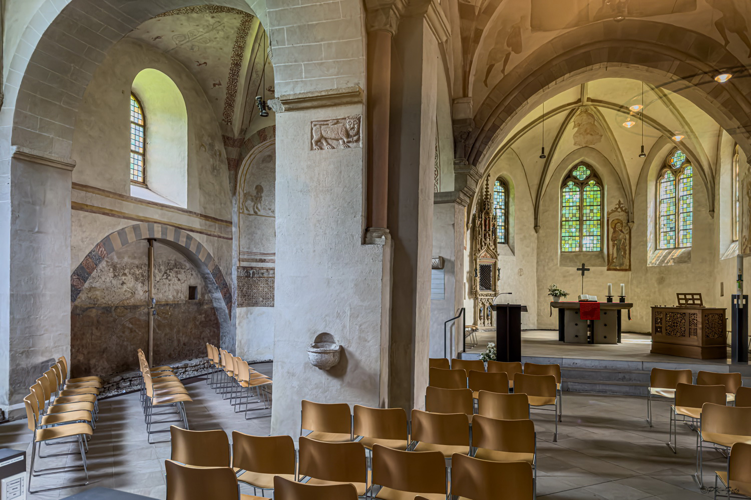 Evgl. Dorfkirche Bochum-Stiepel aus dem 11. Jahrhundert (Ursprungsbau). Kulturdenkmal des Ruhrgebiets