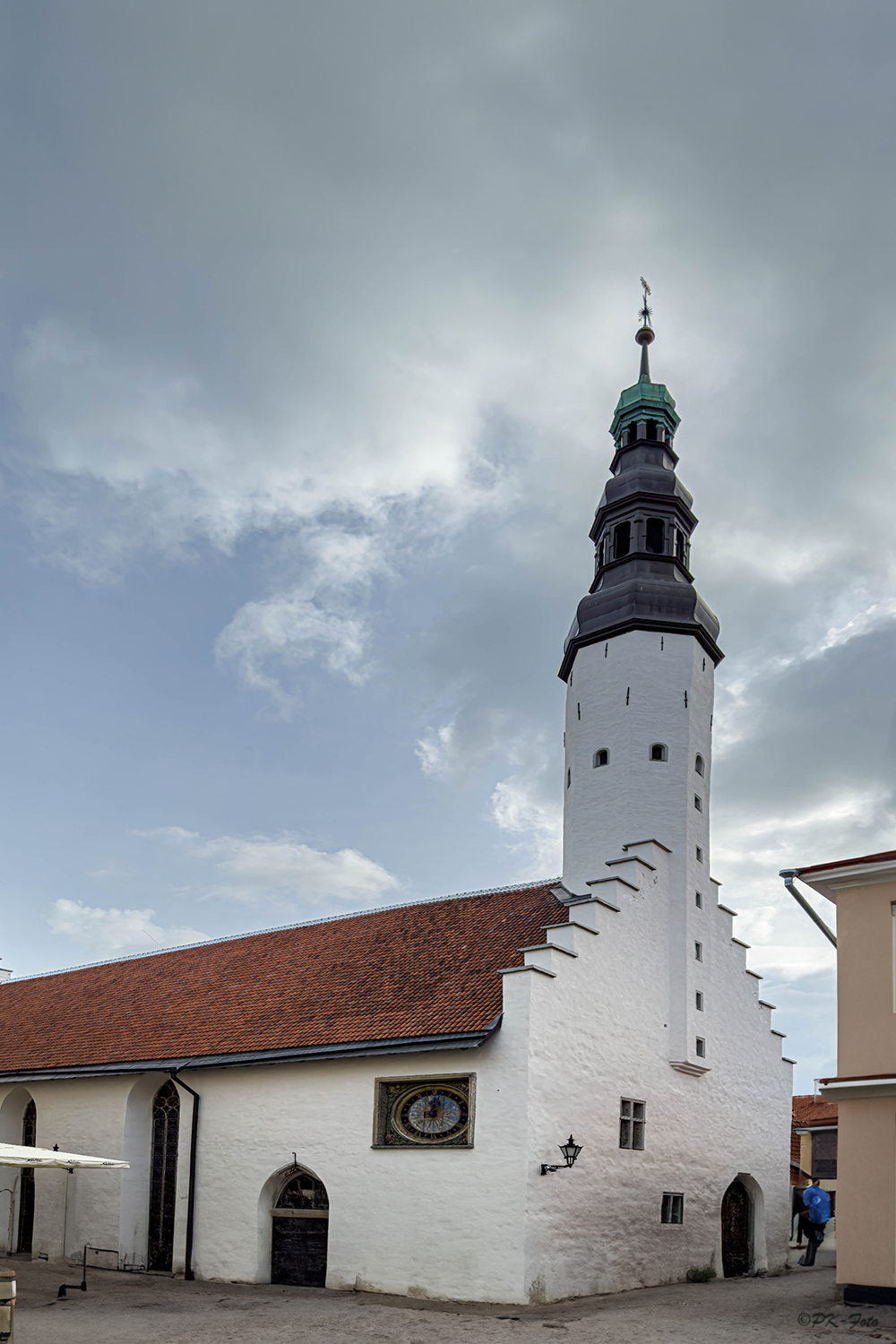 Hl. Geist Kirche von Tallinn (Estland). Lutherische Kirche von ~ 1300