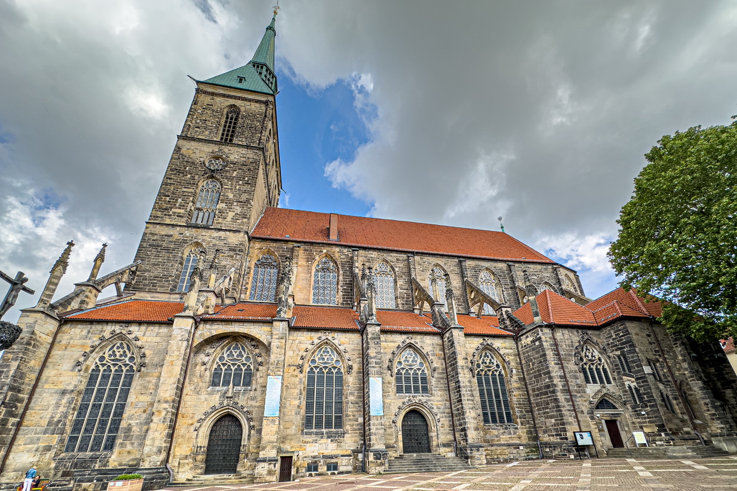 St. Andreas Kirche Hildesheim aus dem 14./15. Jahrhundert. Der Turm ist mit 114,5 m der höchste in NS