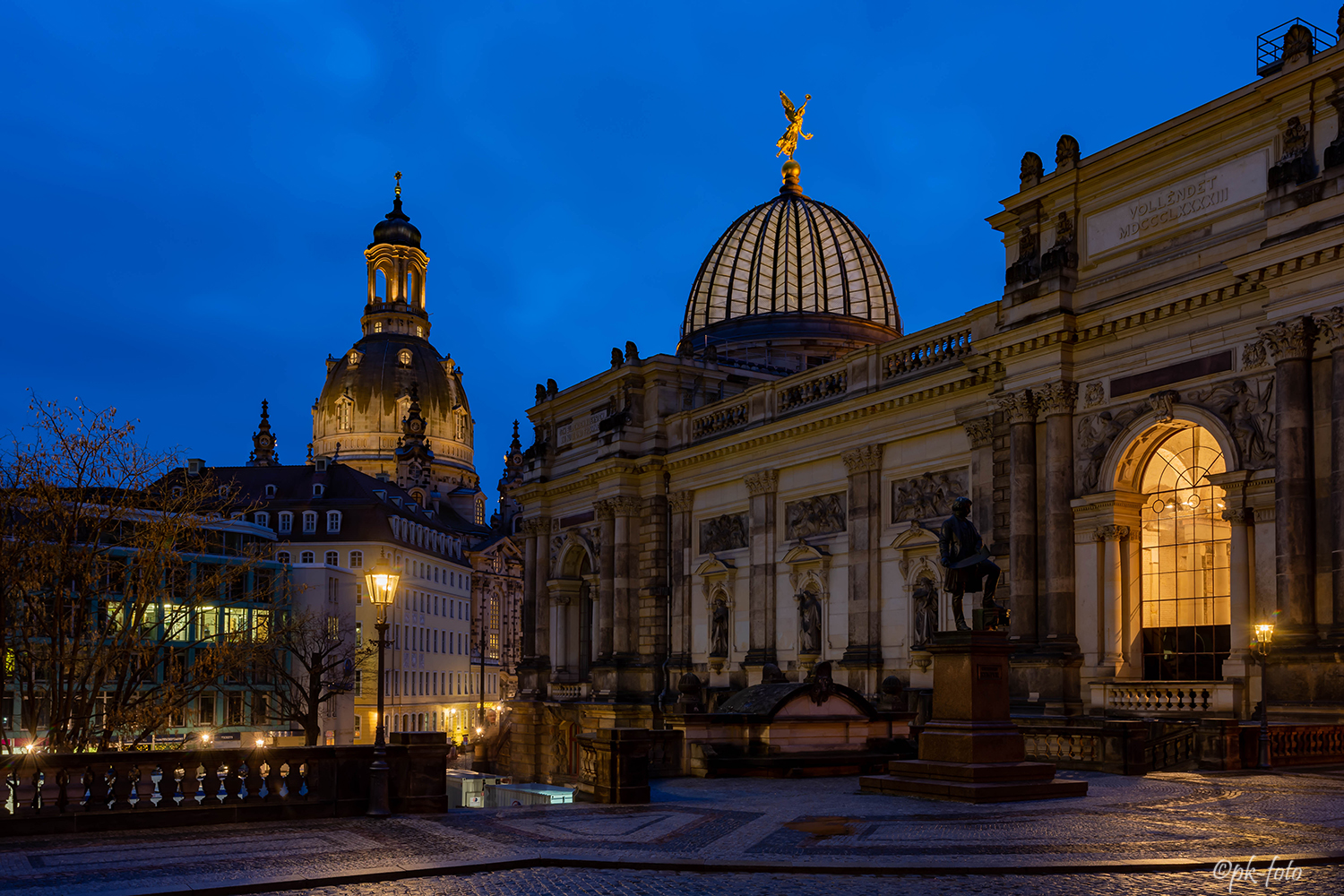Dresdner Frauenkirche mit Kunstakademie