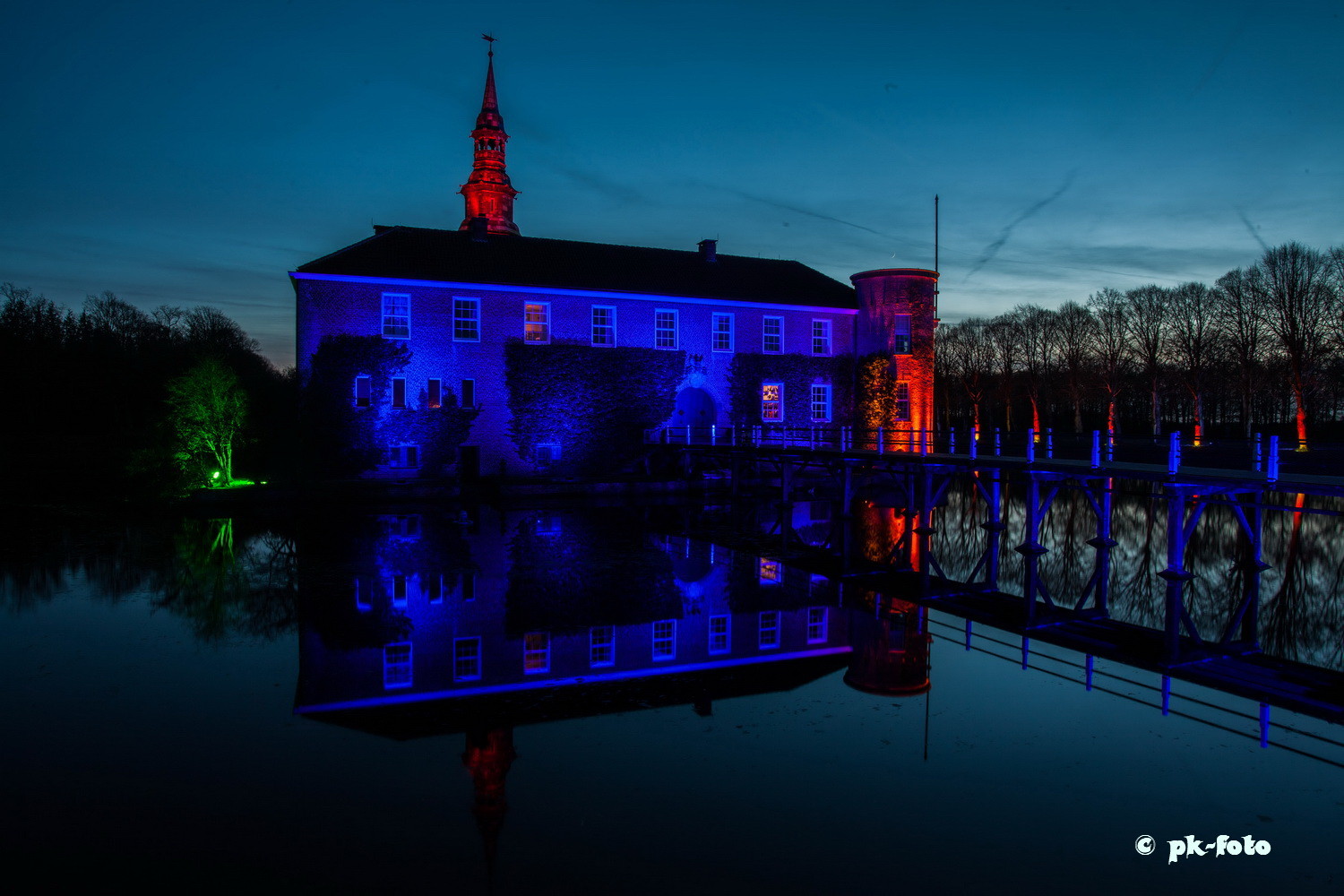 Schloss Lütetsburg zur Weihnachtszeit - Leserfoto des Monats im Ostfriesland-Magazin 12/2019